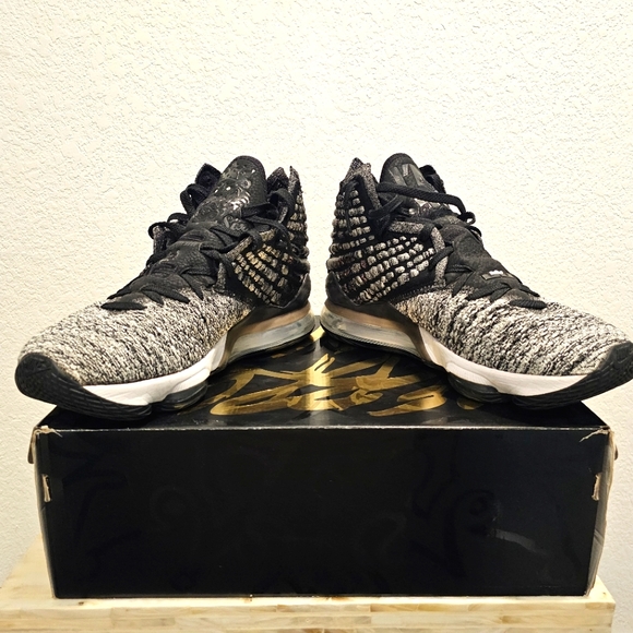 Nike Lebron 17 - Picture 5 of 7